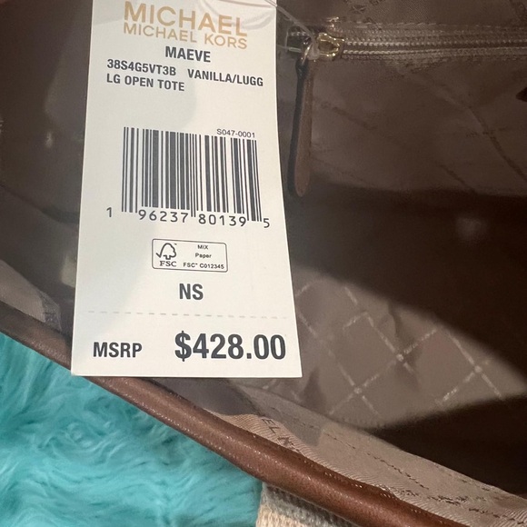 MICHAEL Michael Kors Maeve Large Logo
Monogram Open Tote Vanilla. NWT - Picture 9 of 9